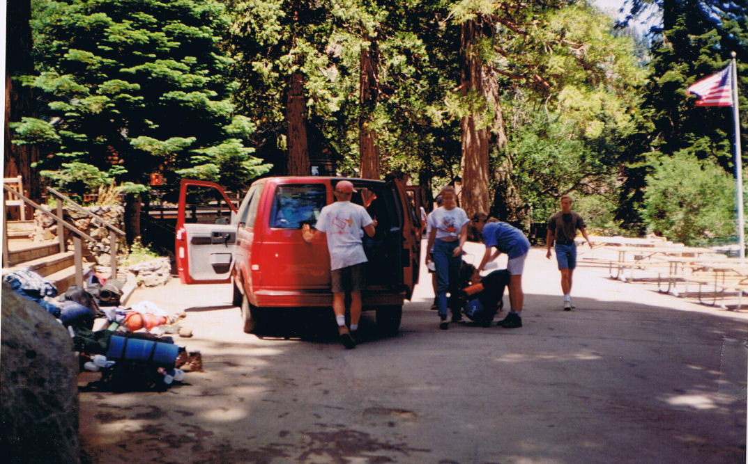 9424-PackingTheVans.jpg 227.8K