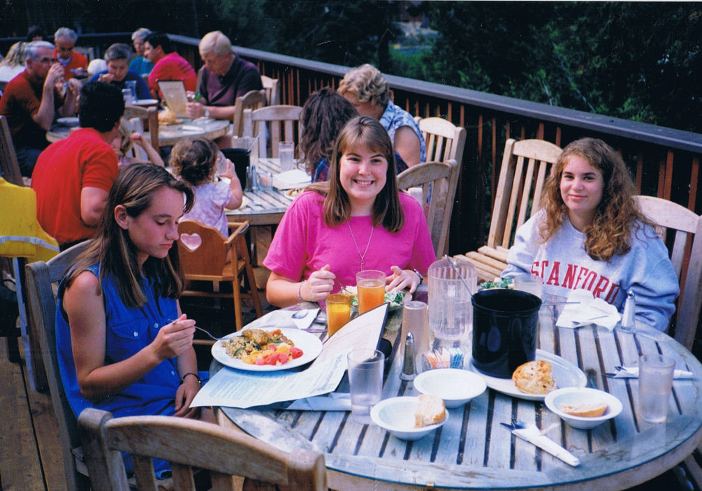 9428-FineDiningOnTheDeck.jpg 183.3K