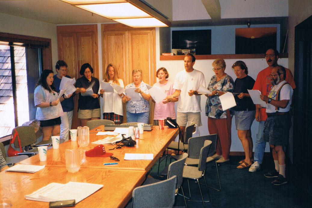 9436-ValBecky-TallacapellaRehearsal.jpg 161.7K