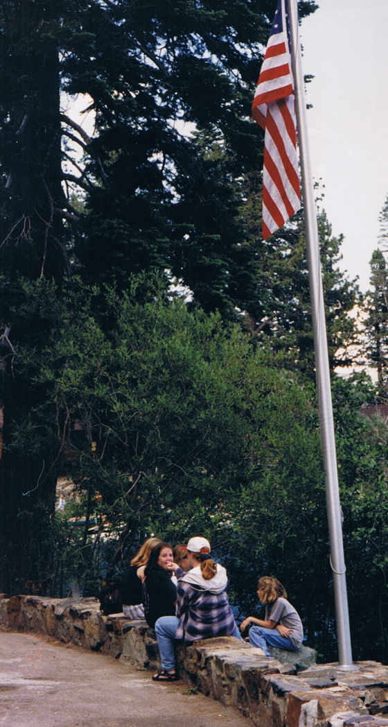 9526-Val-AngGroup.jpg 168.4K