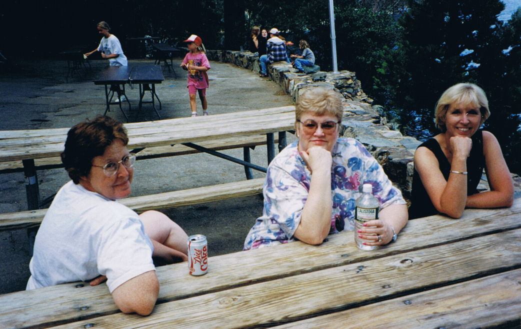 9527-Moms.jpg 175.4K