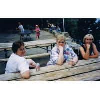 9527-Moms.jpg 175.4K