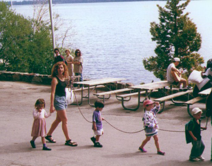 stapherKateAndMunchkins.jpg 83.0K