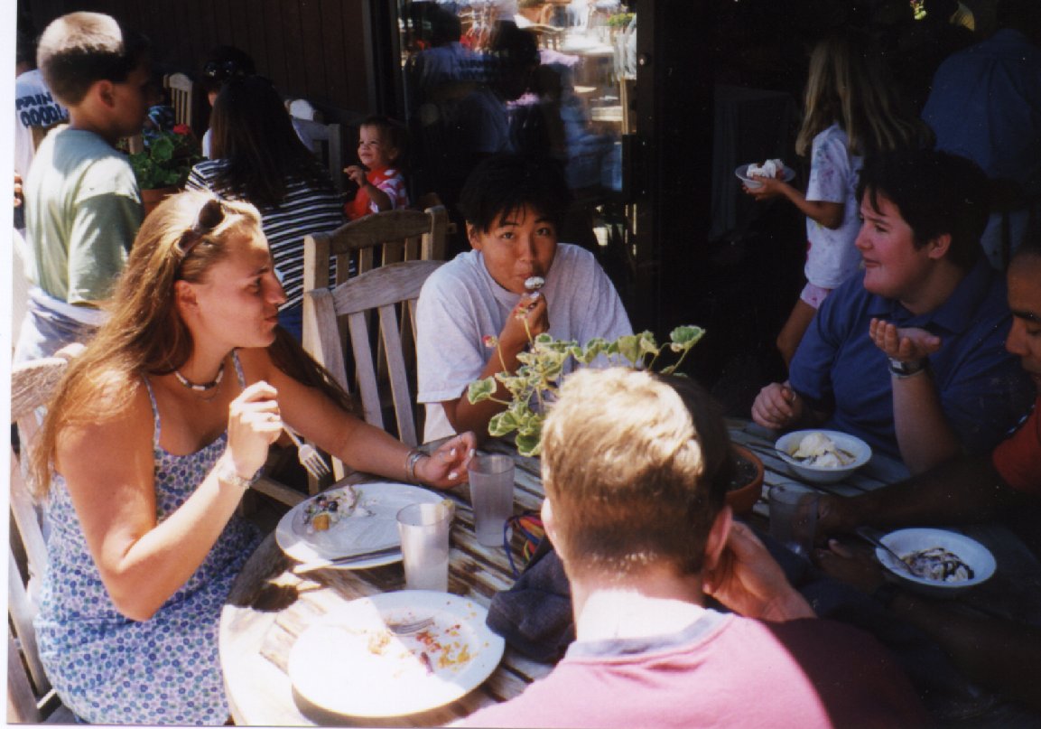 98valLunch02.jpg 146.6K