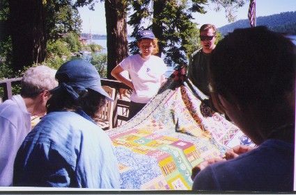 KateAndQuilt.jpg 46.1K