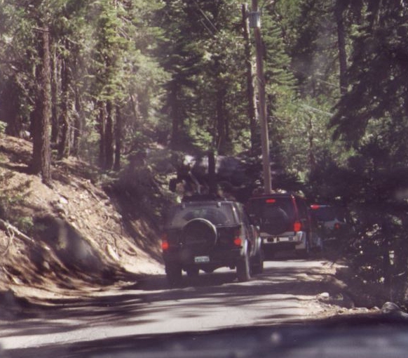 02-roadIntoCamp.jpg 197.8K