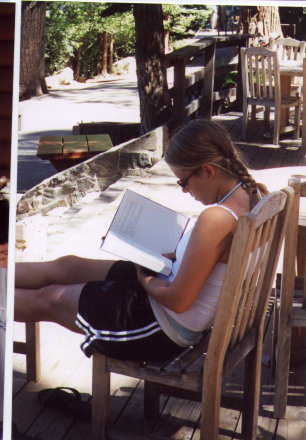 10-AbbyStudyingHenryPotter.jpg 90.1K