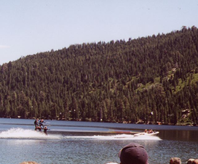 16-SkiShow2000.jpg 51.5K