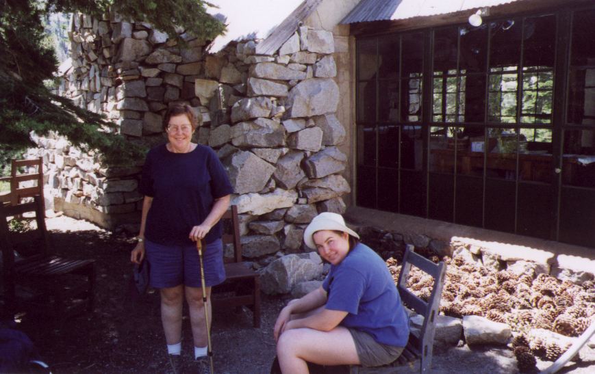 17-BeckyJenniferGlenAlpineDiningHall.jpg 87.9K