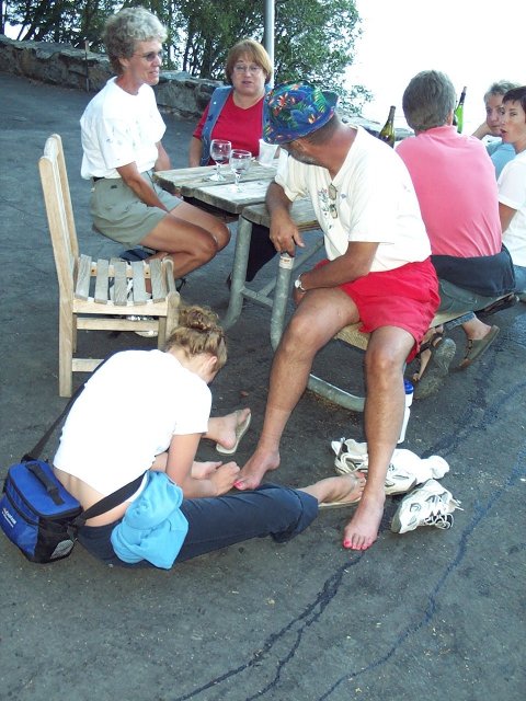 19-FridayBBQpedicure.jpg 82.5K