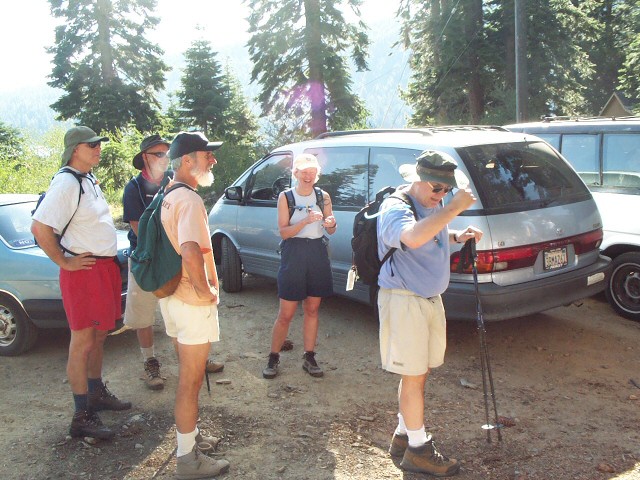 04002-HikeAroundLakeStart-02.jpg 170.3K