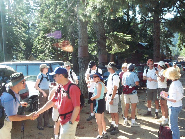 04003-HikeAroundLakeStart-03.jpg 188.9K