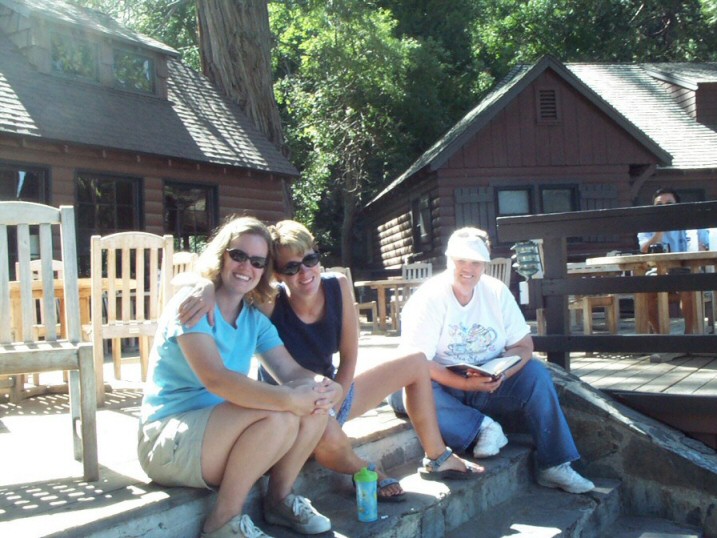 04021-JulieBarbaraSherylKing.jpg 176.2K