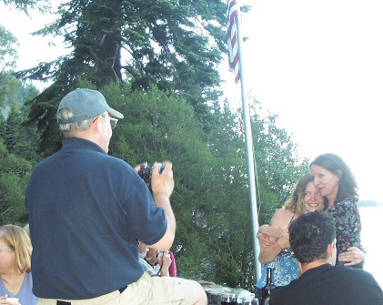 04030-PhotogBrowningInAction.jpg 105.3K