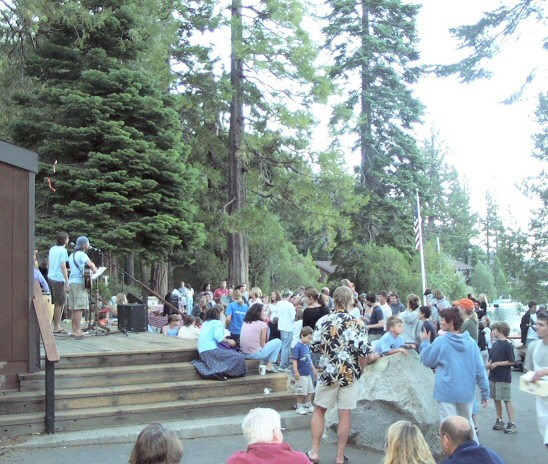 04058-Audience-FridayDin.jpg 165.5K