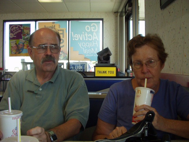 04090-LeighBecky-McDs-ButtonwillowI5-JESphoto.jpg 128.8K