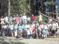 Thumb_04007-HikeAroundLake-GroupOnLog.jpg 10.3K