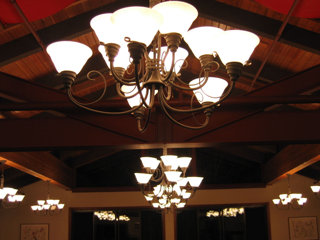 SSC05-38-DiningRoomLights.jpg 115.2K