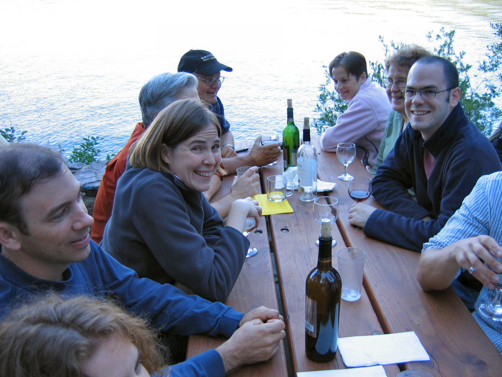 SSC05-56-ValChrisJenniferPatBrowningMornaGarySteveFriDinner.jpg 174.0K