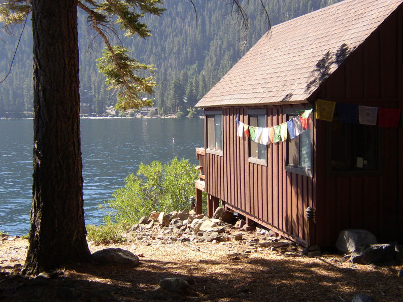 SSC05-60-StaphCabinOnPoint-PhotoByVal.jpg 151.3K