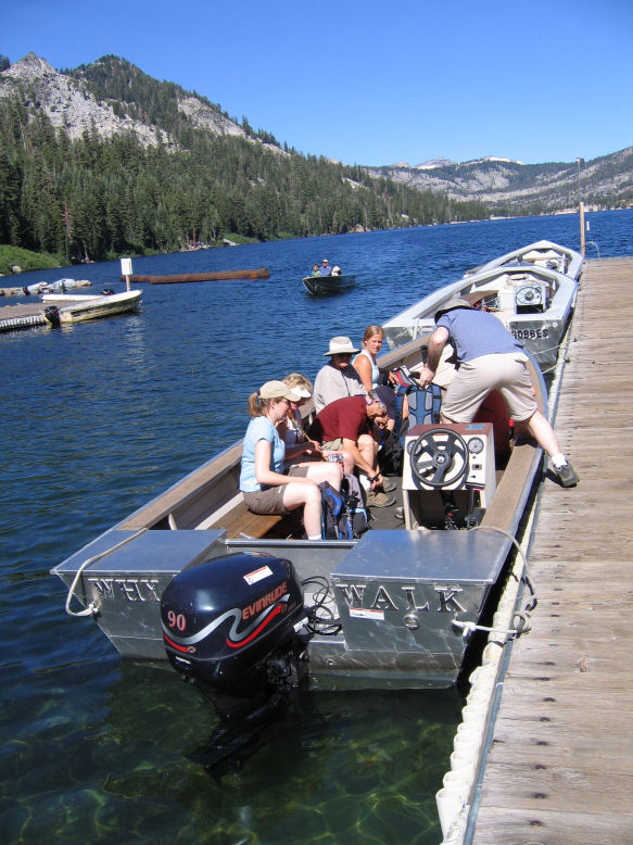0623-EchoLake-BoardingBoat.JPG 124.1K