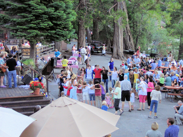 0774-FridayDinnerMusic-02.JPG 544.3K