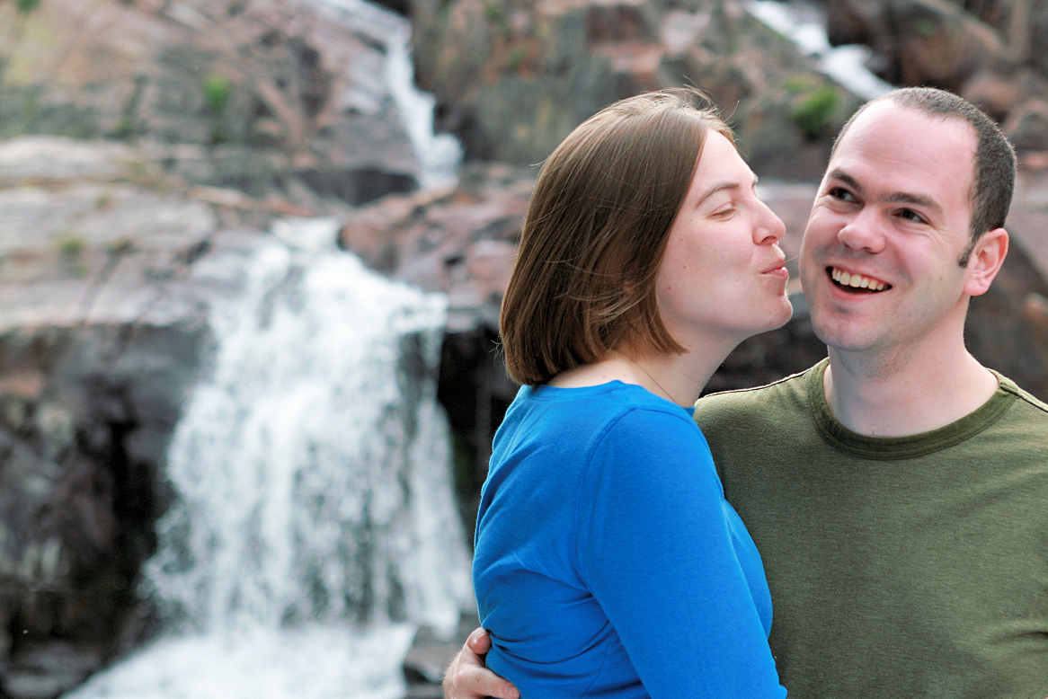 0825-JenniferSteve-Humor-LowerFalls-StaphPhoto.JPG 1244.8K