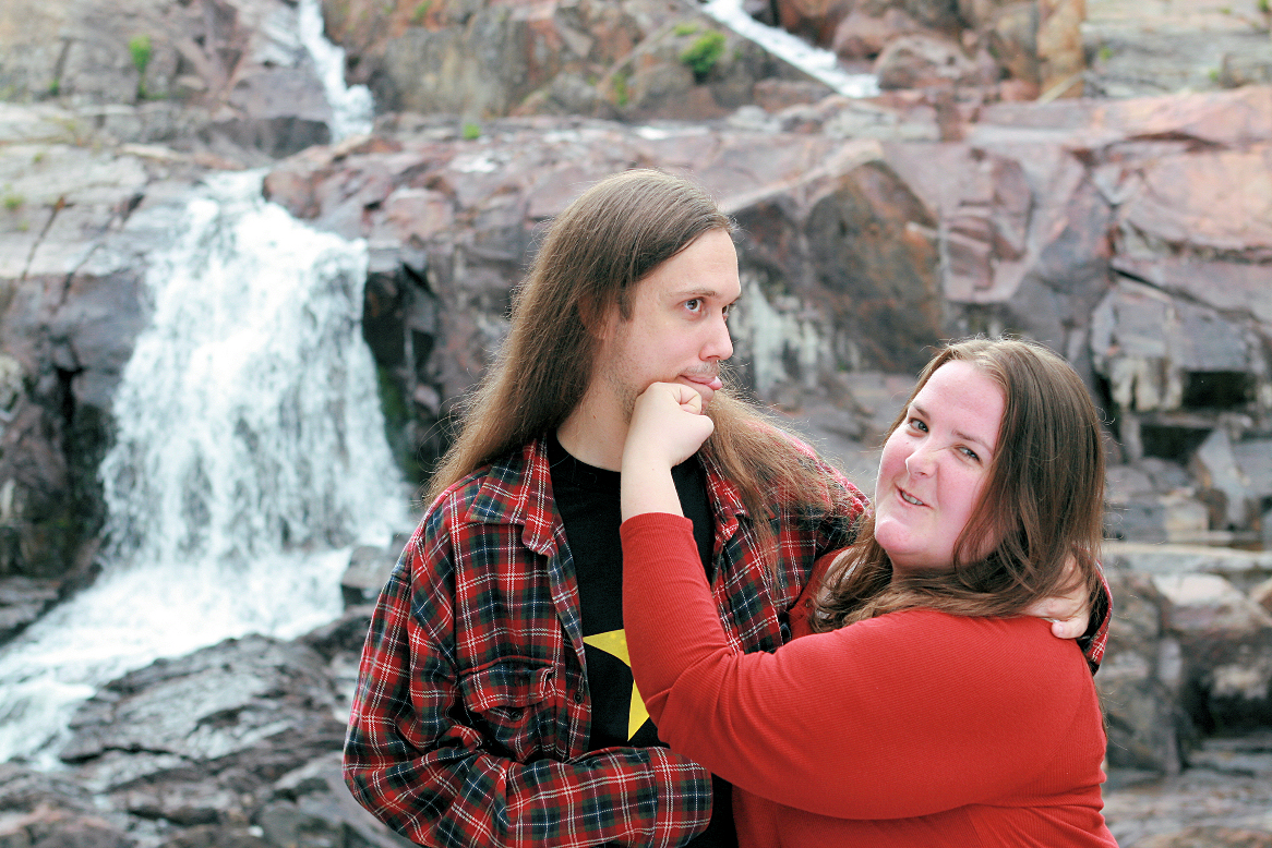 0827-NealValerie-Humor-LowerFalls-StaphPhoto.JPG 1321.7K