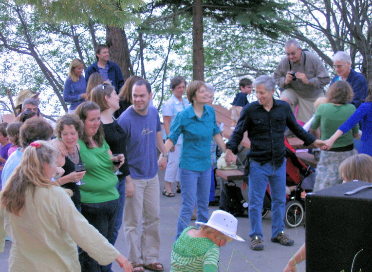 0865-FridayBBQ.JPG 761.0K