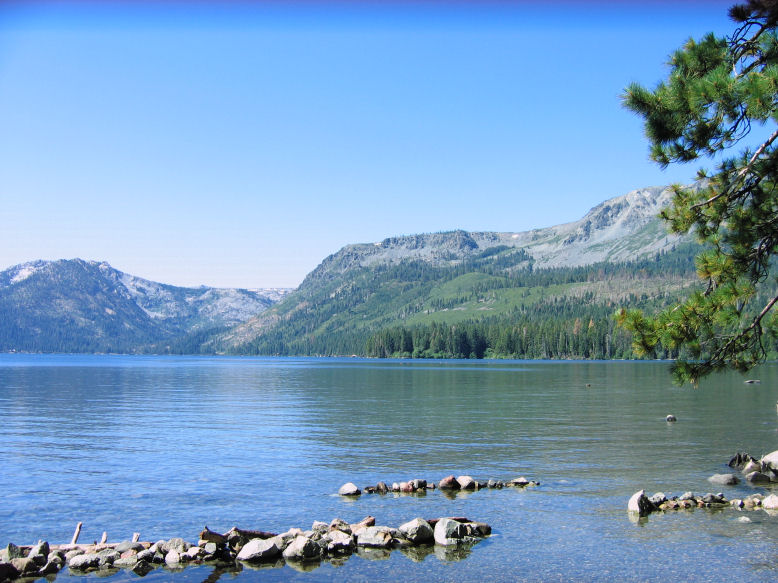 09002-ViewFromNorthEndOfLake-HATL.JPG 110.9K