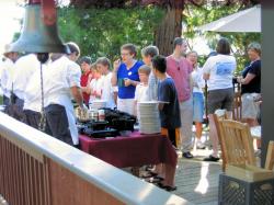 09009-OmelettesOnTheDeck.JPG 136.5K