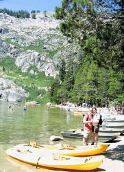 09012-JenSteve-AngoraLake.JPG 213.1K