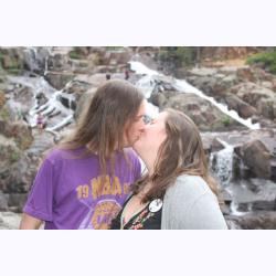 10030-NealVal-StaphPhoto.JPG 84.0K