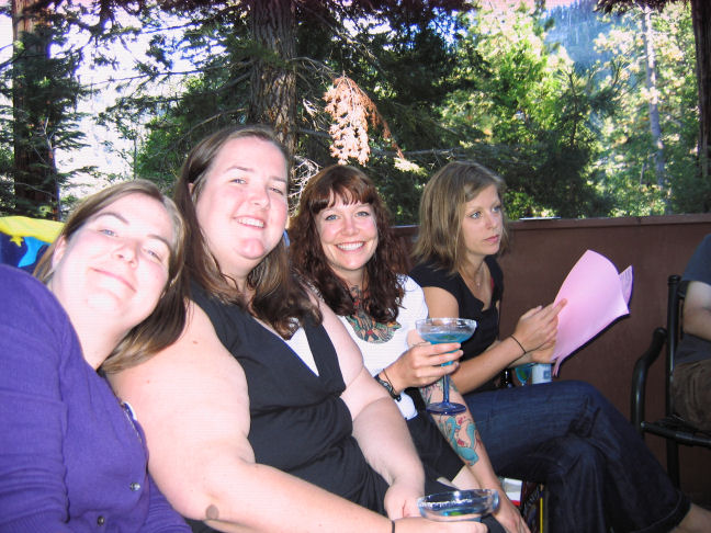 10021-JenniferValRachelAbby.JPG 112.5K