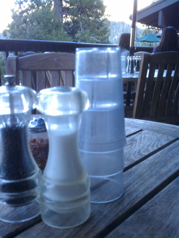 110003-DiningDeck.jpg 126.0K