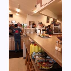 12-016-LunchLeeVining4.jpg 88.7K