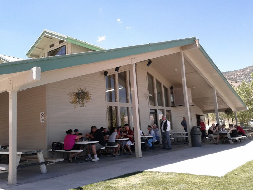 12-015-LunchLeeVining3.jpg 92.7K