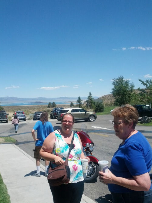 12-019-LunchLeeVining9.jpg 69.7K