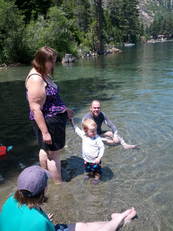 13-033-JenniferValAliceSteveBabyBeach.jpg 140.4K