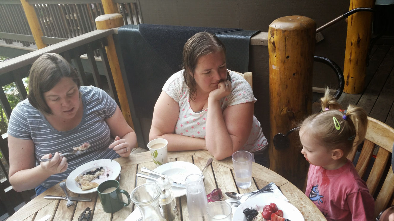 14-020-J-V-A-dining.jpg 193.2K