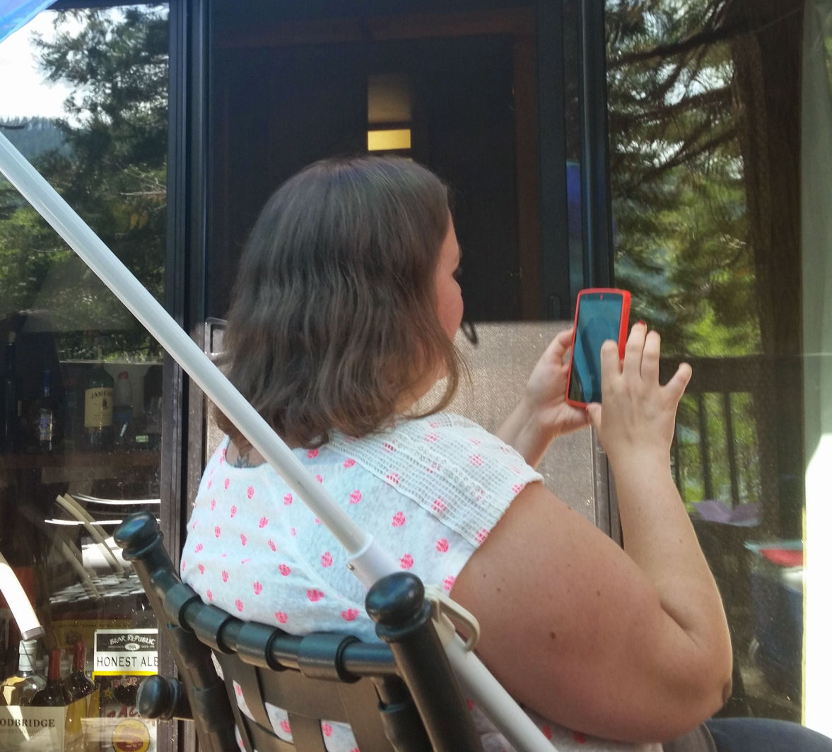 14-037-V-Selfie2.jpg 201.6K