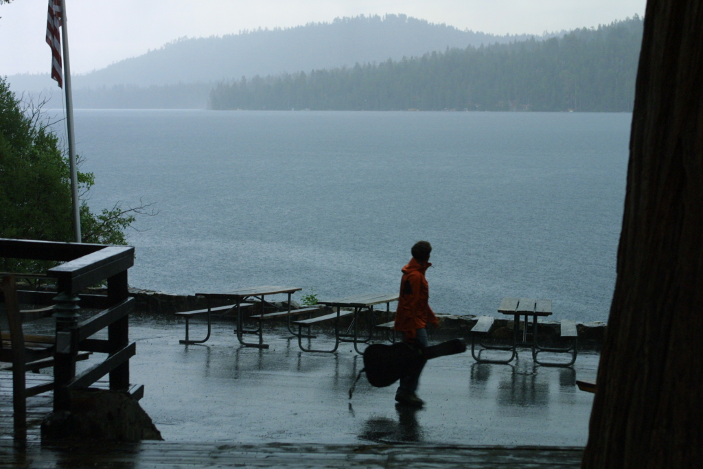 06-CampInTheRain2002.bmp 2049.1K